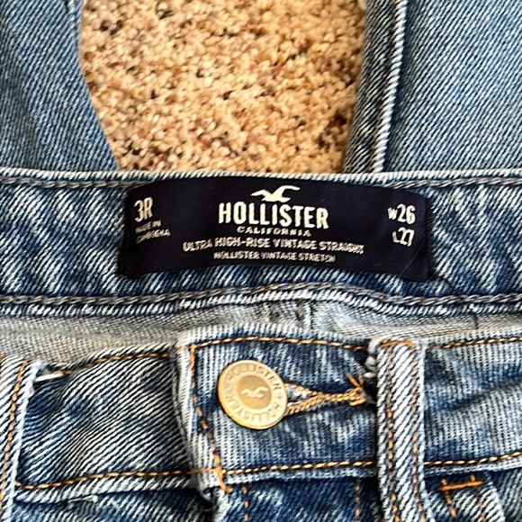 Hollister Ultra High-Rise Vintage Straight Jean - Picture 3 of 4